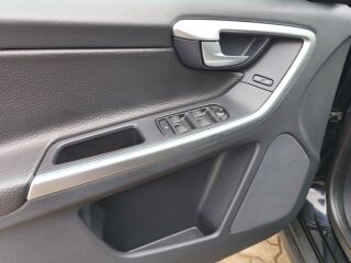 Volvo XC60 MOMENTUM 2.0 R5 120kW