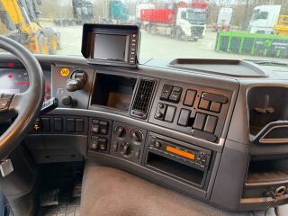 Volvo FM 340 6x2 box vibra