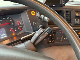 Volvo FM 340 6x2 box vibra