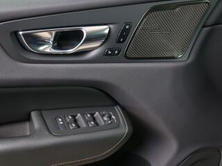 Volvo XC60 AWD ULTIMATE BLACK EDITION LUXURY 2.0 T8 Recharge Long Range Plug-In-Hybrid 335кВ