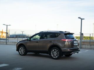 Toyota RAV4 Premium 2.5 114кВ