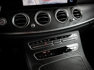 Mercedes-Benz E 300 E300e AMG 2.0 155kW