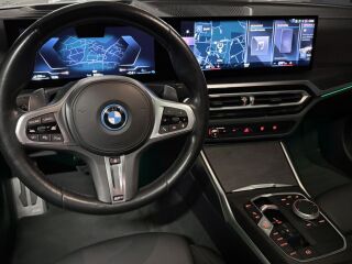 BMW 330 E M-Sportpakett PRO LCI 2.0 215kW