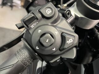 Yamaha R7