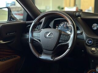 Lexus LS 500h AWD Luxury 3.5 220kW