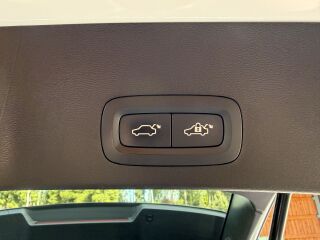 Volvo XC40 R-DESIGN INTELLI SAFE PRO GEARTRONIC RECHARGE 1.5 T5 Twin-Engine PLUG-IN-HYBRID 60 + 132kW