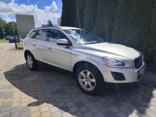 Volvo XC60 MOMENTUM 2.0 R5 D3 120kW