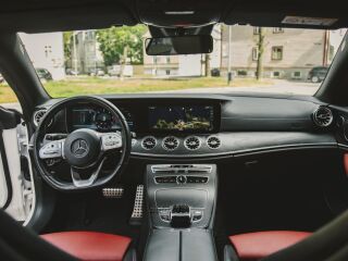 Mercedes-Benz E 220 COUPE 4 MATIC 9G AMG NIGHT PACKAGE 2.0 143кВ