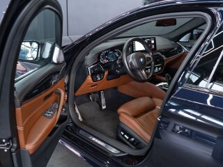 BMW M550 i xDrive Individual 4.4 V8 390kW