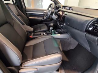 Toyota Hilux Invincible 2.8 Hybrid 48V Invincible 2.8 Hybrid 48V 150кВ