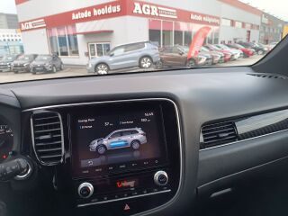 Mitsubishi Outlander Instyle 4WD 2.4 PHEV 165кВ