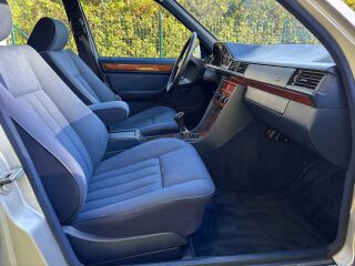 Mercedes-Benz E 200 2.0 100kW