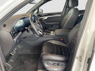 Volkswagen Touareg R-Line 4-Motion 3.0 V6 210кВ