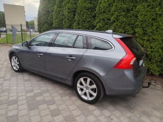 Volvo V60 MOMENTUM 2.0 R4 D3 110kW