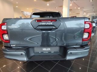 Toyota Hilux Invincible 2.8 Hybrid 48V Invincible 2.8 Hybrid 48V 150кВ