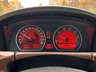 BMW 750 Individual 4.8 V8 N62 270kW