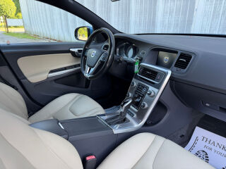 Volvo V60 Plug-In Hybrid AWD 2.4 D6 AWD 158кВ
