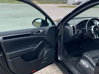 Porsche Cayenne PLATINUM EDITION 180кВ