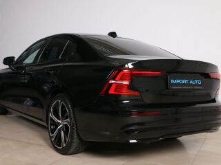 Volvo S60 AWD ULTIMATE DARK INTELLI SAFE PRO 2.0 B5 KERS Mild Hybrid 184kW