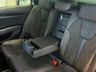 Skoda Octavia Combi RS 30y FL 2.0 TSI 195кВ