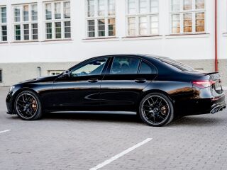 Mercedes-Benz E 300 de AMG 4Matic Airmatic Plug-In 2.0 235кВ
