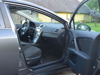 Toyota Avensis Facelift 2.0 D-CAT 91kW