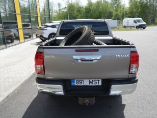 Toyota Hilux 2.4 110кВ
