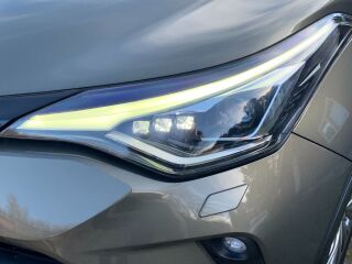 Toyota C-HR Crossover Luxury Navi e-CVT 1.8 VVT-i Hybrid Electric Vehicle 37kW+ 72kW