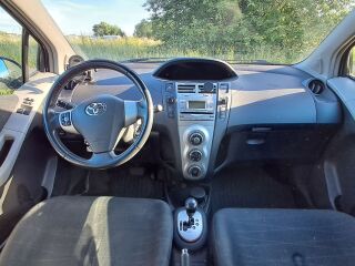 Toyota Yaris 1.3 64кВ