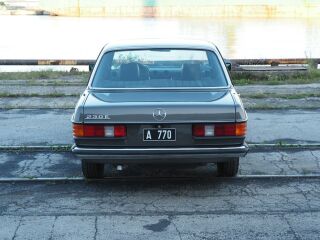 Mercedes-Benz 230 E 2.3 R4 100kW
