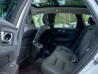 Volvo XC60 AWD Bright PLUS Intelli Safe Wntr 2.0 B4 MHEV Kerghübriid 145кВ