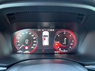 Volvo XC60 AWD R-design 2.0 140kW