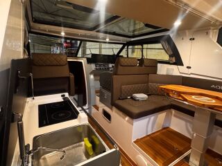 Aquador 300 HT 2 x 200 hj Mercury V6