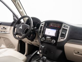 Mitsubishi Pajero Instyle Navi 4WD 3.2 140кВ