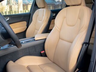 Volvo XC60 AWD B&W Ultimate DARK Intelli PRO Xenium Full 2.0 B4 KERS MHEV Kerghübriid 145кВ