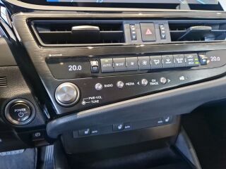 Lexus ES 300h Limited Edition 2.5 131kW