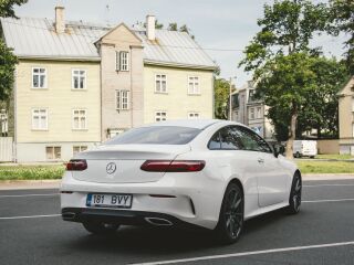 Mercedes-Benz E 220 COUPE 4 MATIC 9G AMG NIGHT PACKAGE 2.0 143кВ