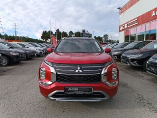 Mitsubishi Outlander Instyle Plus 4WD 2.4 PHEV 225kW