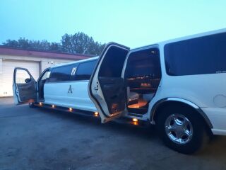 Lincoln Navigator Stretch Limousine 5.4