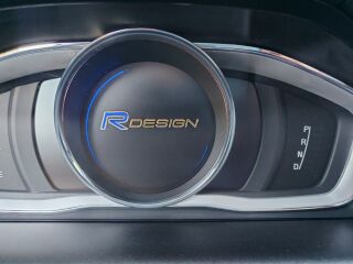 Volvo XC60 R-DESIGN LINE AWD 2.4 D5 140kW