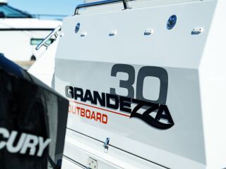 Grandezza 30 OB 2 x 250 hj Mercury V8