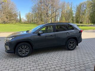 Toyota RAV4 Luxury Plus 2.0 129кВ