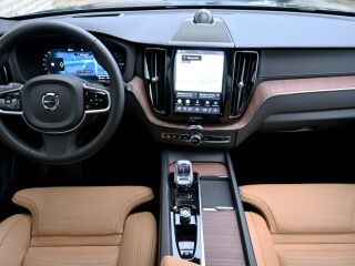 Volvo XC60 AWD B&W XENIUM INTELLI PRO 2.0 T8 Plug-in LONG RANGE 335кВ
