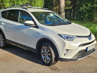 Toyota RAV4 2.5 114kW