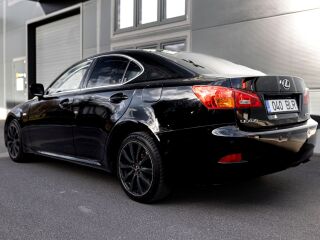 Lexus IS 220 s 2.2 130kW