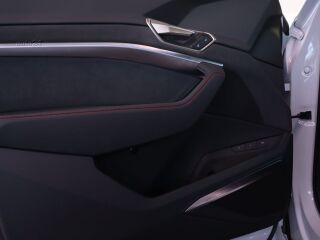 Audi Q8 e-tron S line 55 quattro 300kW 158kW