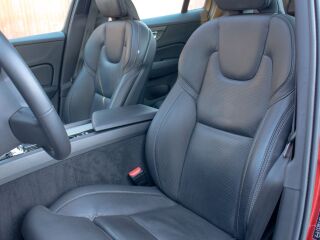 Volvo V60 Cross Country AWD PLUS Bright Intelli Safe PRO 2.0 B4 MHEV Kerghübriid MY2023 145kW