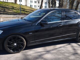 Mercedes-Benz E 220 2.1 125kW