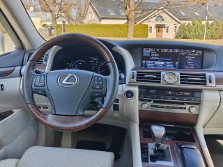 Lexus LS 600h Long Ottoman pakett 5.0 V8 290kW