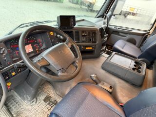 Volvo FM 340 6x2 box vibra